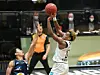 Der Kleinste springt am höchsten: TJ Shorts (r.) gegen gegen Trae Bell-Haynes.