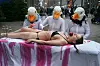 PETA lud in der City zur „weihnachtlichen Menschenverspeisung“.