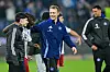 Sebastian Schonlau freut sich auf dem Spielfeld mit Nicolas Oliveira und Fabio Baldé
