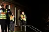 Polizei vor einem Haus