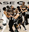 Rangelei im Spiel der Golden State Warriors und der Minnesota Timberwolves.