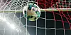 Kann die Bundesliga-Saison noch fortgesetzt werden? Unser Symbolbild entstand beim Bundesliga-Spiel zwischen RB Leipzig und dem FC Augsburg, als der Ball zum 2:0 ins Tor flog.