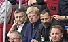Die Bayern-Bosse Hainer, Kahn und Salihamidzic gucken unzufrieden.