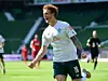 6:1! Werder Bremen und Joshua Sargent feiern das Erreichen der Relegation.