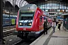 Ein Zug der Linie RE1 nach Schwerin steht am Hamburger Hauptbahnhof. (Symbolbild)