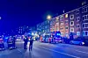 Leiterwagen der Feuerwehr vor Mehrfamilienhaus