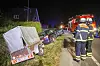 Die Feuerwehr musste anrücken, um das Auto vor einem weiteren Abrutschen zu schützen.