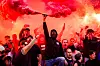 Ajax-Fans zünden Pytotechnik.