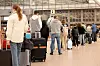 Lange Schlangen am Hamburg Airport zum Start der Herbstferien.