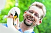 Schwanenvater Olaf Nieß geht in seinem Beruf auf.