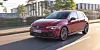 Mehr Dynamik, geschärftes Design. Die markante GTI-Front mit breiten Lufteinlässen, tiefsitzenden Scheinwerfern und typischer Lichtsignatur mit neuen LED-Streifen.