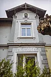 Alte Häuser sind inzwischen rar – umso schöner, wenn man mal eins sieht, das an die Dorfzeiten des Stadtteils erinnert.