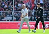 Andreas Bornemann und Fabian Hürzeler laufen übers Spielfeld