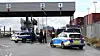 Polizeibeamte sind im Hamburger Hafen im Einsatz, um den flüchtigen mutmaßlichen Drogenschmuggler zu fassen.