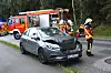 Der beschädigte graue Opel steht am Straßenrand.