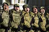 Russische Soldaten marschieren während einer Probe für die Militärparade zum „Tag des Sieges“.