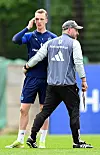 Sebastian Schonlau und HSV-Trainer Steffen Baumgart im Volkspark auf dem Trainingsplatz.