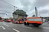 Rettungsfahrzeuge stehen vor dem U-Bahn-Station Feldstraße. Ein 43 Jahre alter Mann ist dort am Samstag von einer U-Bahn erfasst worden.