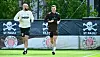 James Sands mit Athletiktrainer Frederic Bokelmann)