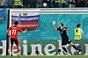 Ruben Vargas setzt den letzten Schweizer Elfmeter übers Tor