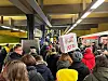 In der U-Bahn-Station Stephansplatz drängen sich die Menschen.