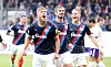 Aufschwung bei Holstein Kiel: Fiete Arp, Fin Bartels und Finn Porath (v.l.) feiern den Treffer zum 2:0 gegen Aue