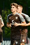 Franz Roggow verletzte sich in St. Paulis dritter Trainingseinheit.