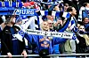 HSV-Fans halten bei einem Heimspiel ihr Schals hoch
