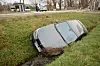 Der im Wassergraben gelandete BMW.