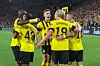 Nico Schlotterbeck bejubelt ein BVB-Tor mit seinem Teamkollegen.