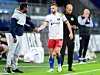 HSV-Trainer Daniel Thioune (l.) hält große Stücke auf seinen Angreifer Manuel Wintzheimer.