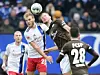 Immer wieder Probleme in den Derbys: Der HSV (hier Timo Letschert gegen Henk Veerman/r.) holte im Norden nur fünf von 18 möglichen Punkten.