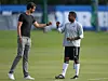 Faust an Faust: HSV-Sportchef Jonas Boldt (l.) und Trainer Daniel Thioune