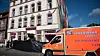 Passanten entdecken tote Frau vor Hotel in Harburg – Polizei ermittelt