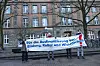 Studenten halten Transparent vor dem „Pferdestall“-Gebäude