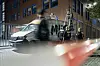 Polizei vor einer Druckerei