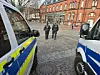 Eine Polizistin und ein Kollege in der Stader Innenstadt