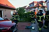 Mann will Dachboden aufräumen, verliert den Halt und stürtzt. Feuerwehr befreit den zwischen Dachbalken eingeklemmten Mann
