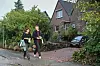 Maryam Blumenthal und Manuel Muja (beide Grüne) beim Haustürwahlkampf in Billstedt.