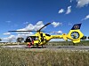 Ein Rettungshubschrauber steht auf einer Straße. (Symbolbild)