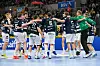 Die Mannschaft des HSV Hamburg feiert den Sieg gegen die Rhein-Neckar Löwen