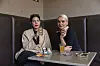 Sarah (l.,28) und Valerie (r.,28) beim letzten Abend im „Saal II“ in der Sternschanze.
