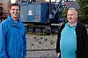 Oliver Camp (GRÜNE, li.) und Rüdiger Wendt (SPD, re.) auf dem Museumsplatz Barmbek