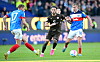 Leart Paqarada im Zweikampf mit Lewis Holtby