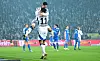 Ransford Königsdörffer und Ludovit Reis bejubeln das 2:0 des HSV.