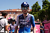 Radprofi Derek Gee mit Helm
