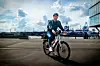 Das neue E-Bike schafft eine Spitzengeschwindigkeit von 45 Kilometern pro Stunde. MOPO-Reporter Marvin Wennhold probierte das Fahrrad schon einmal aus.