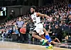 Towers-Profi Durham lässt MBC-Spieler Mushidi am Ball vorbeifliegen