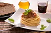 Ein Teller Spaghetti mit veganer Bolognese