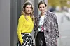 Die Schauspielerinnen Anke Engelke (l) und Katharina Stark stehen am Rande eines Interviews zusammen.